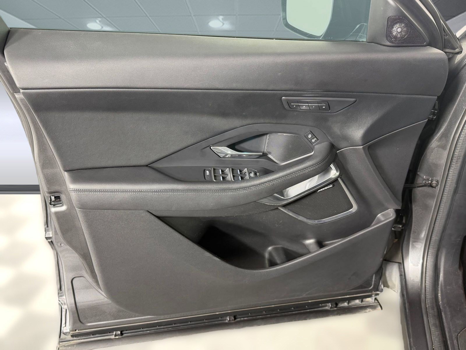 Used 2020 Jaguar E-PACE SE image 12