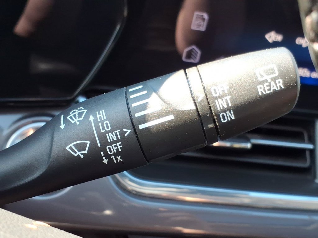 Used 2026 Chevrolet Trax ACTIV w/ Sunroof Package FWD image 27