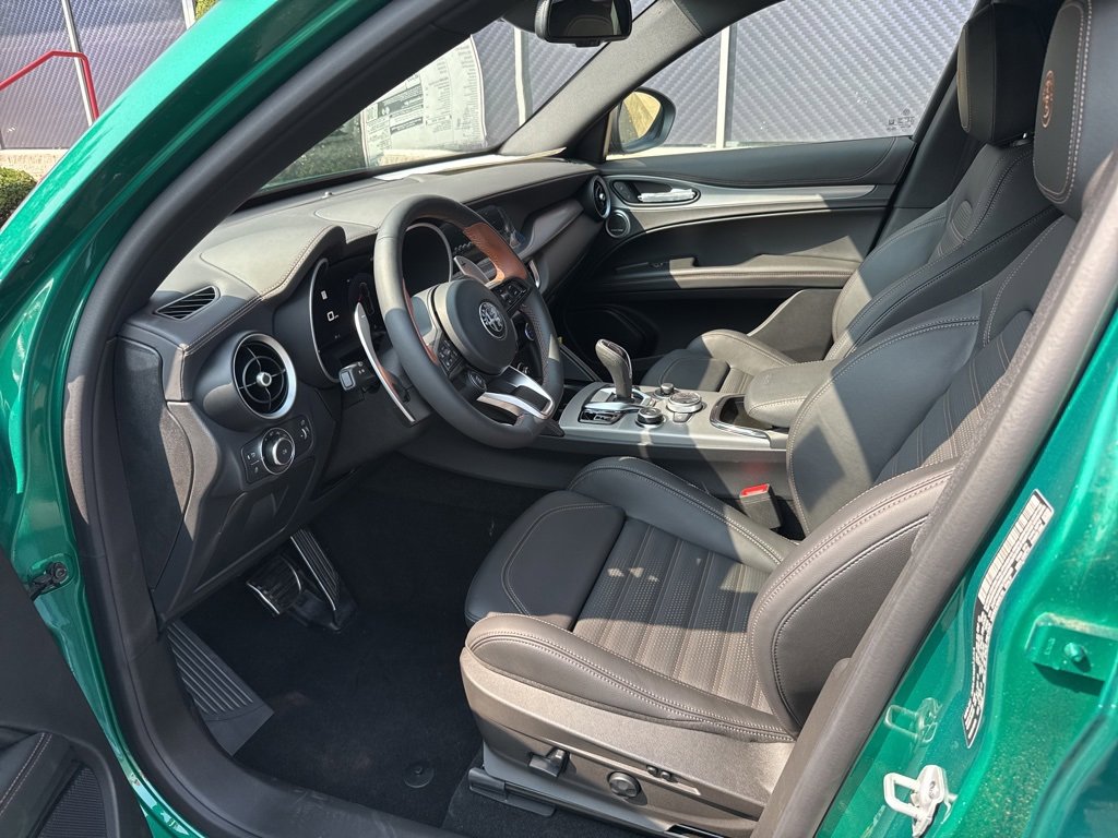 New 2025 Alfa Romeo Stelvio Sprint image 11