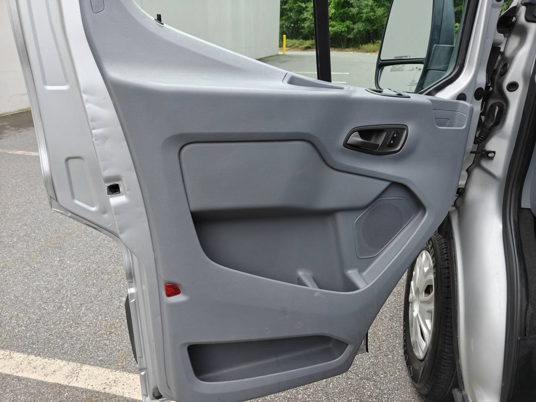 Used 2016 Ford Transit 350 XLT RWD image 9