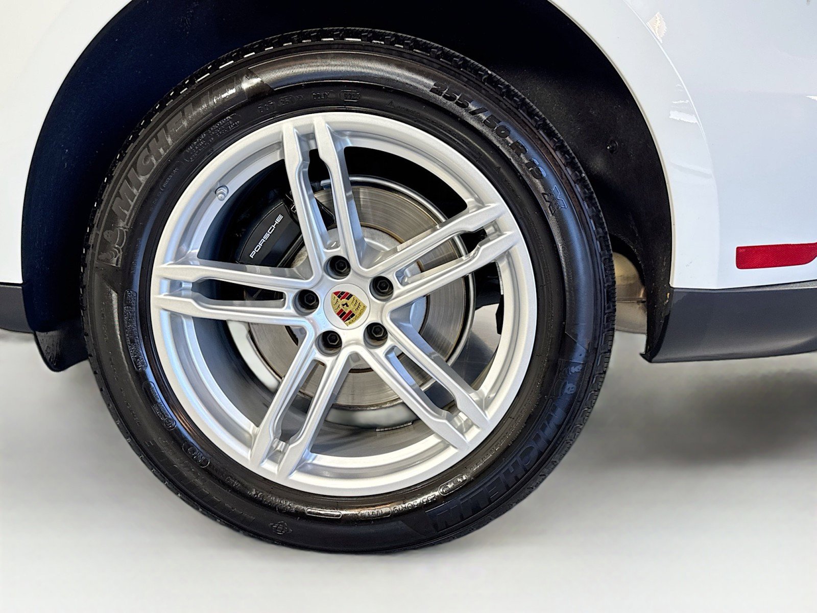 Certified 2026 Porsche Macan AWD/4WD image 25