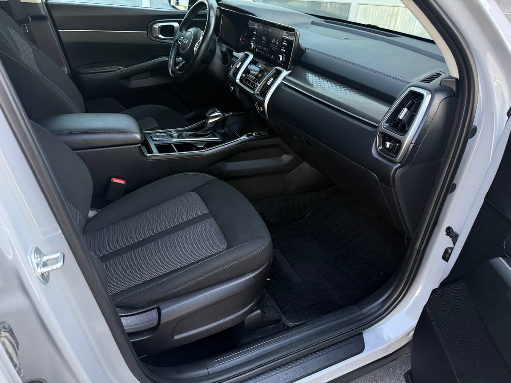 Used 2022 Kia Sorento LX AWD/4WD image 46