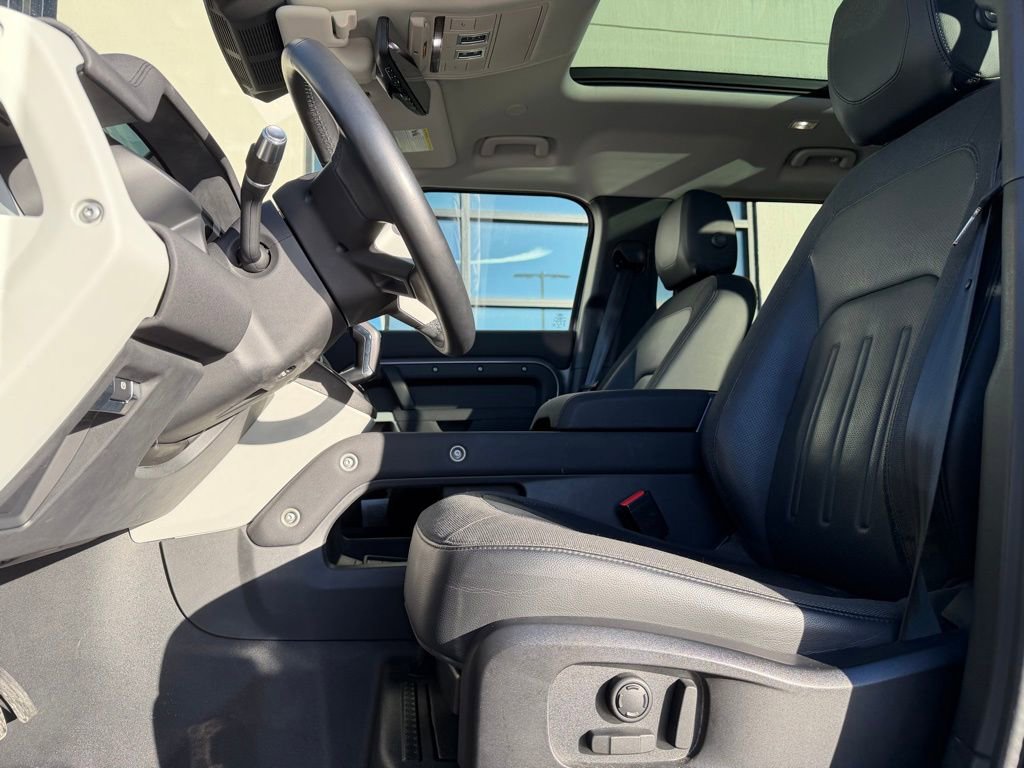 Used 2021 Land Rover Defender 110 SE image 11