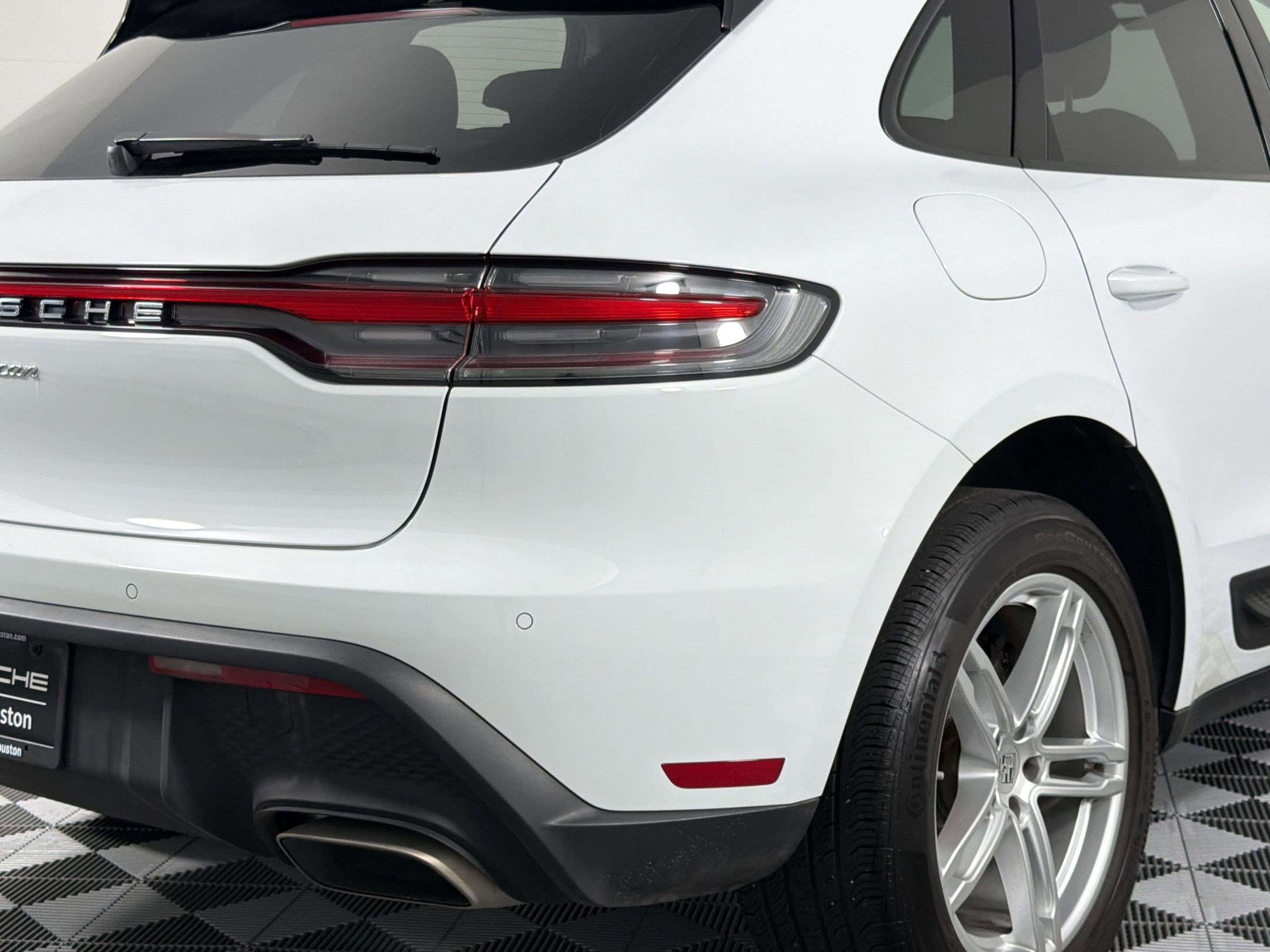 Certified 2022 Porsche Macan AWD/4WD image 14