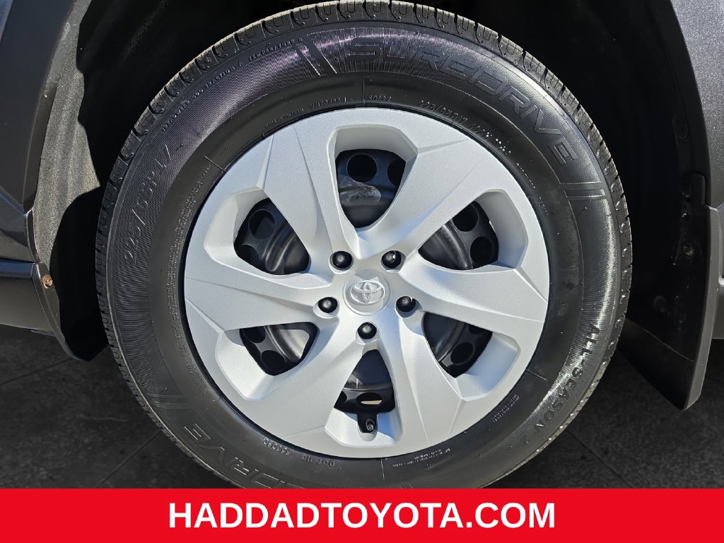 Used 2022 Toyota RAV4 LE AWD/4WD image 15