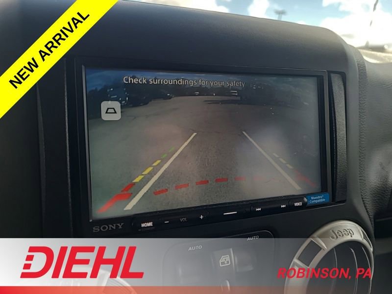 Used 2016 Jeep Wrangler Unlimited Rubicon w/ Connectivity Group image 10