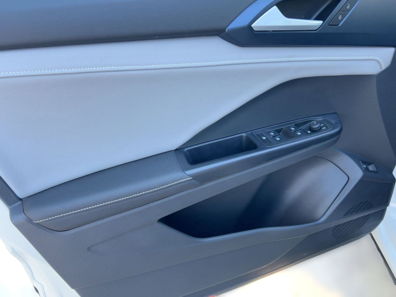 Used 2024 Volkswagen Taos SE image 12