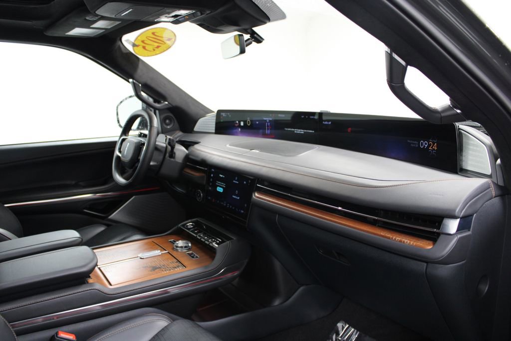 Used 2025 Lincoln Navigator Black Label AWD/4WD image 36