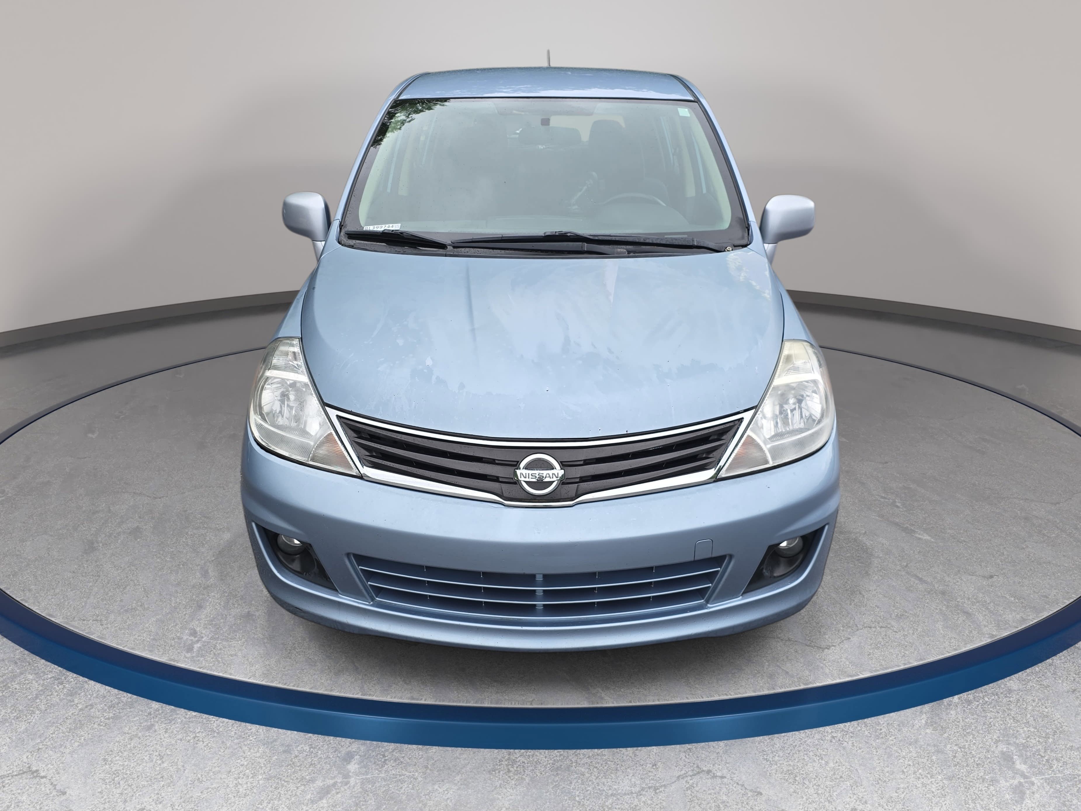 Used 2011 Nissan Versa Hatchback w/ Premium Pkg FWD image 2