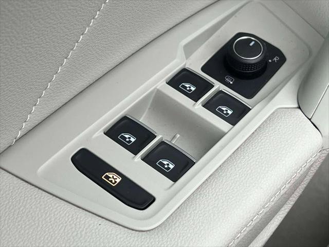 Used 2022 Volkswagen Tiguan SE R-Line image 18