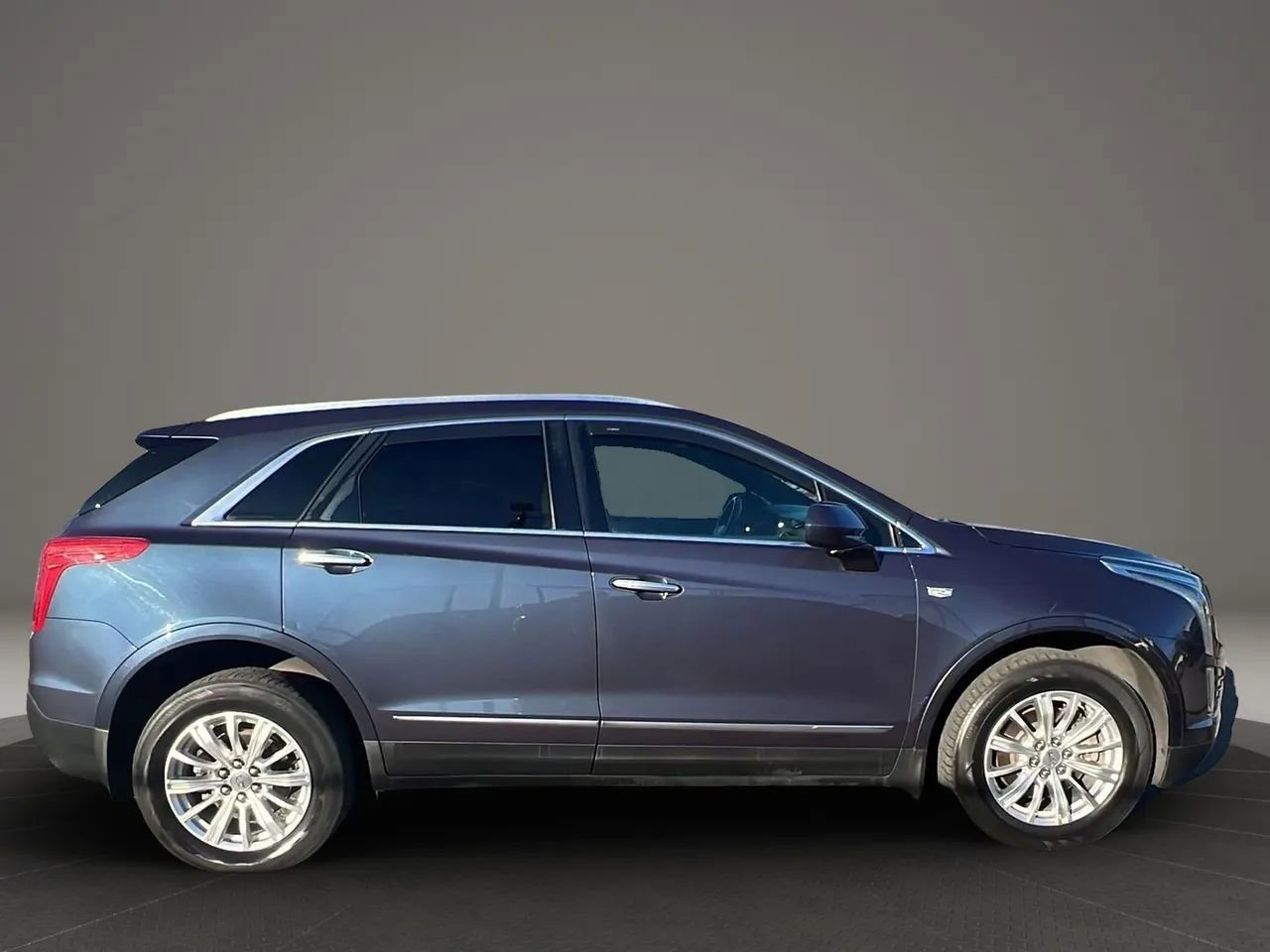 Used 2019 Cadillac XT5 FWD image 4