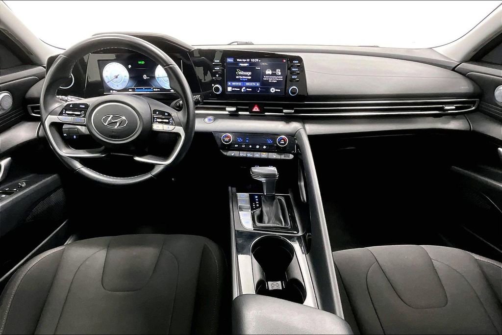 Used 2022 Hyundai Elantra SEL w/ Convenience Package FWD image 18