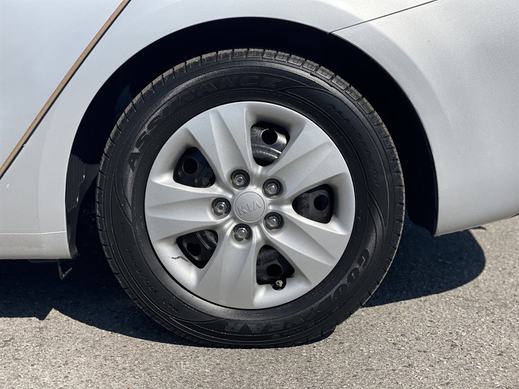 Used 2015 Kia Forte LX image 36