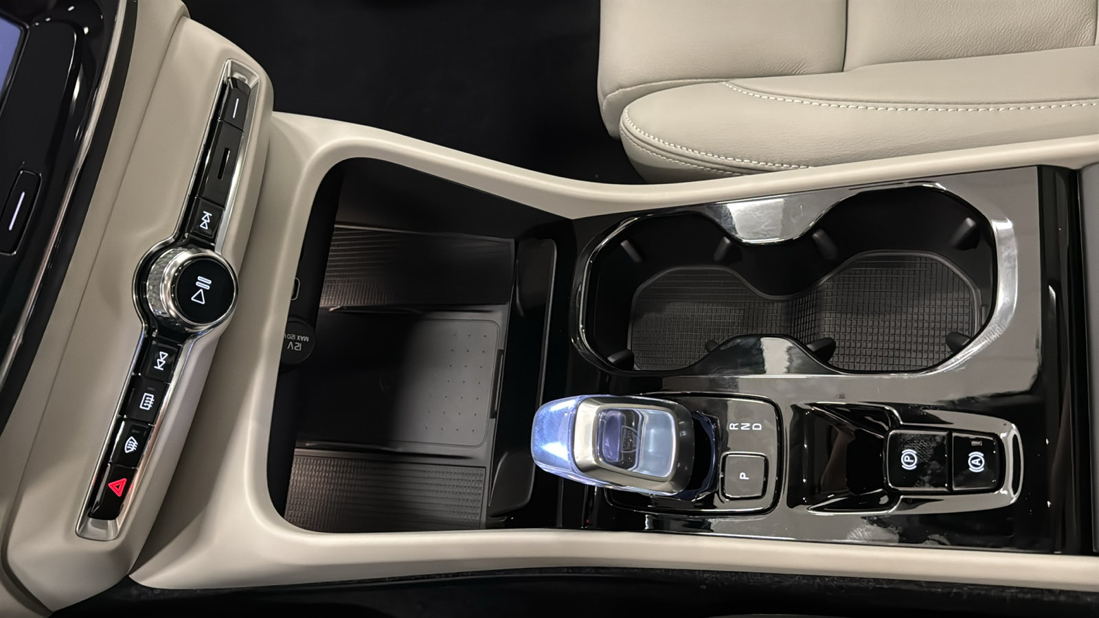 New 2026 Volvo XC40 B5 Ultra w/ Protection Package Premier AWD/4WD image 19