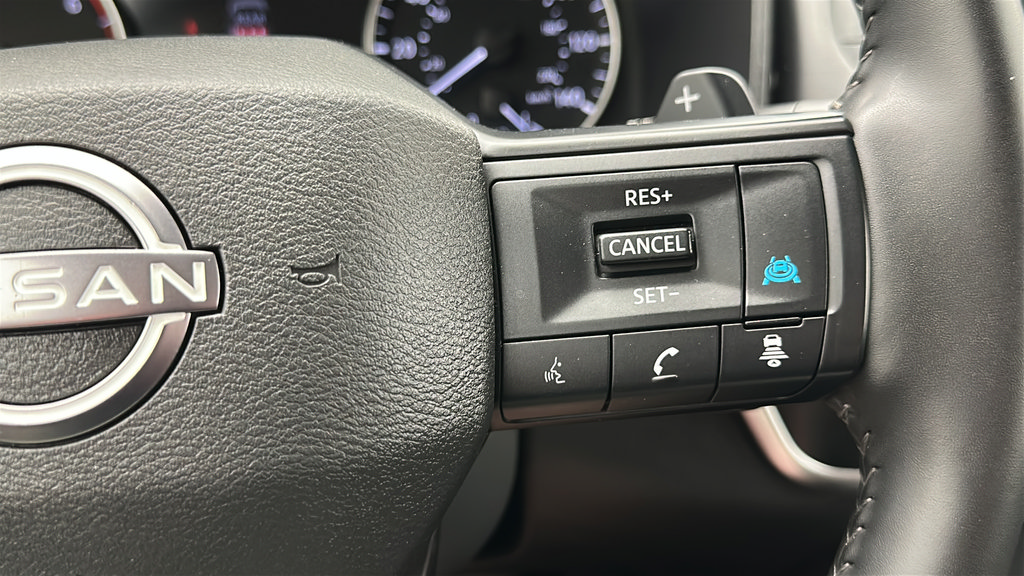 Used 2025 Nissan Rogue SV AWD/4WD image 19