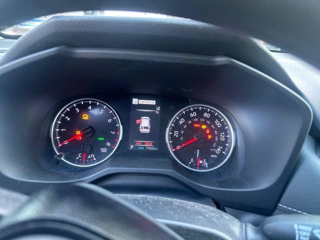 Used 2020 Toyota RAV4 XLE w/ Convenience Package FWD image 5
