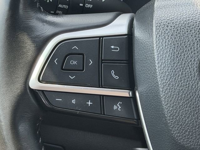 Certified 2024 Toyota Highlander LE FWD image 11