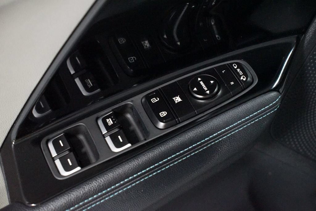 Used 2020 Kia Niro FWD image 30