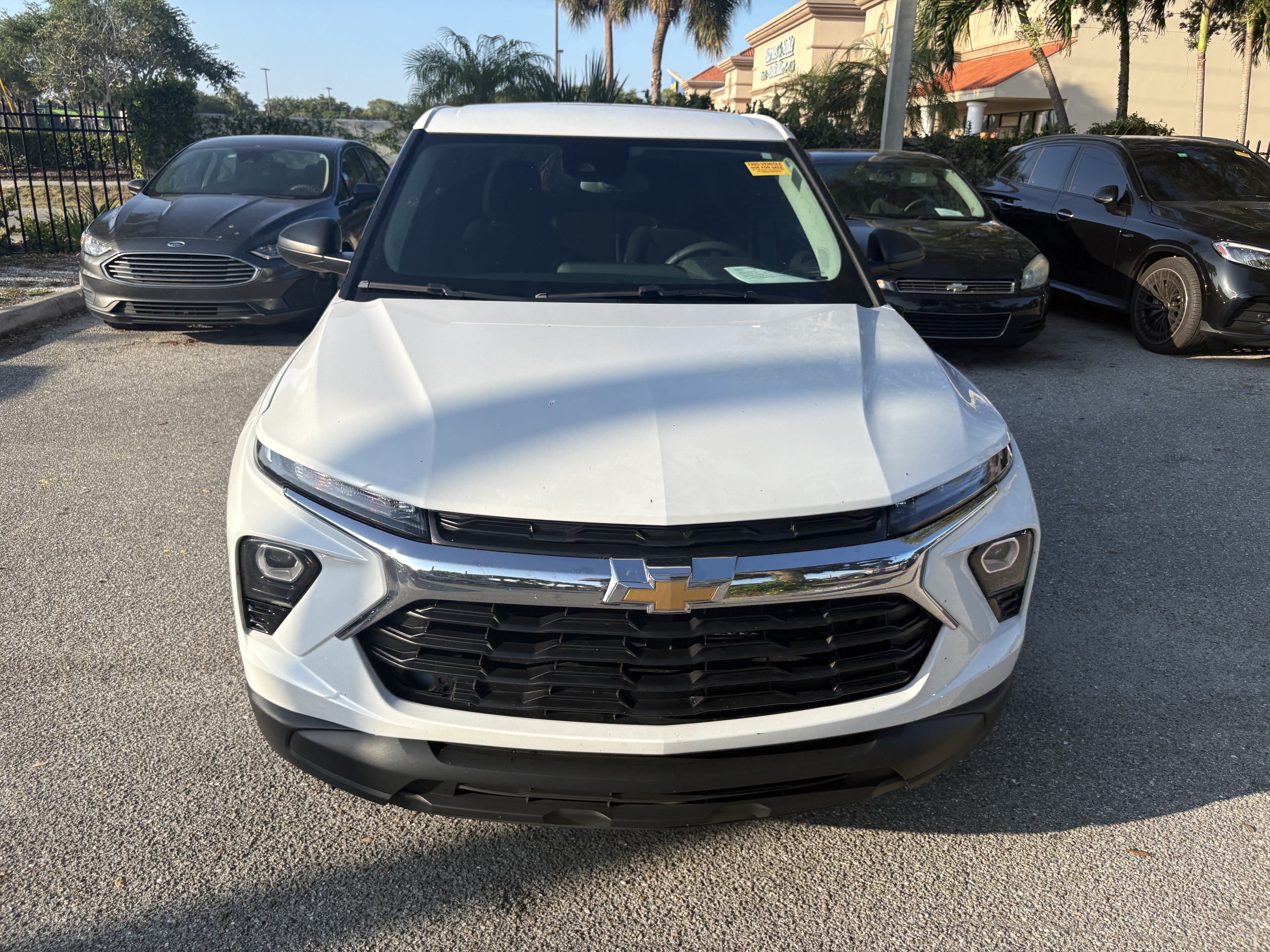 Used 2024 Chevrolet TrailBlazer LS w/ LS Convenience Package FWD image 2