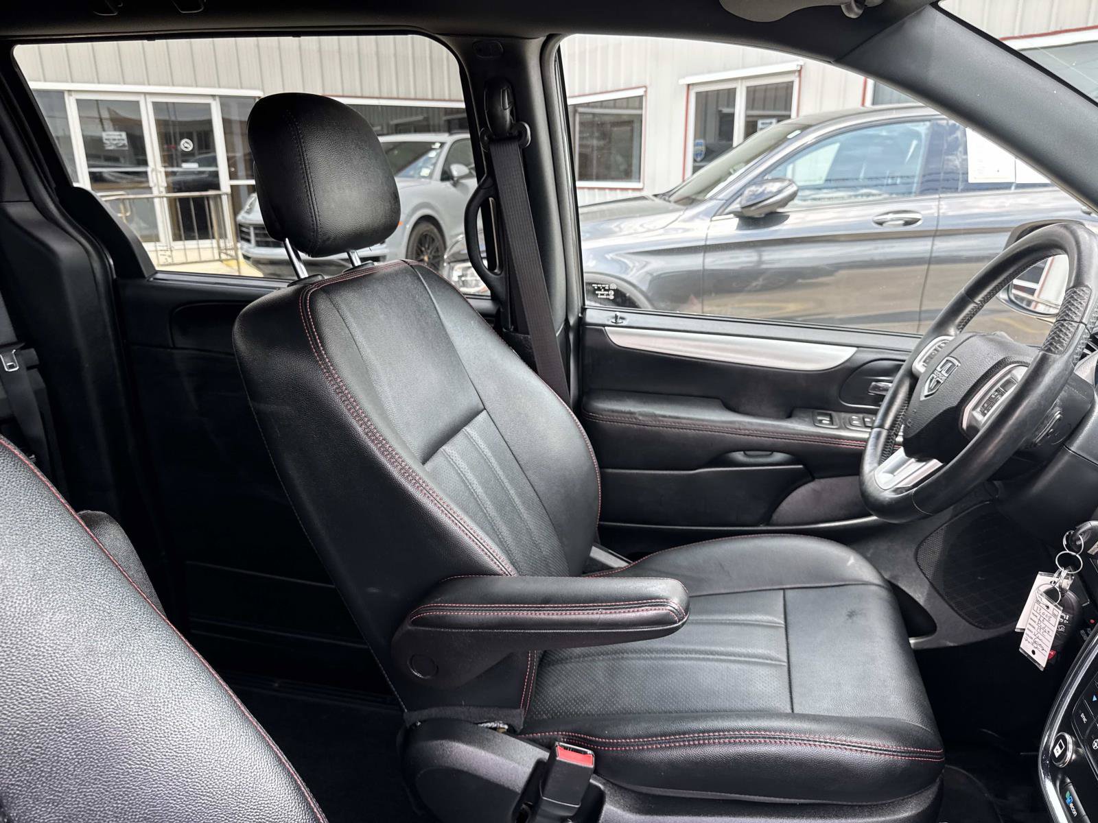 Used 2016 Dodge Grand Caravan R/T w/ Safety Sphere Group FWD image 13