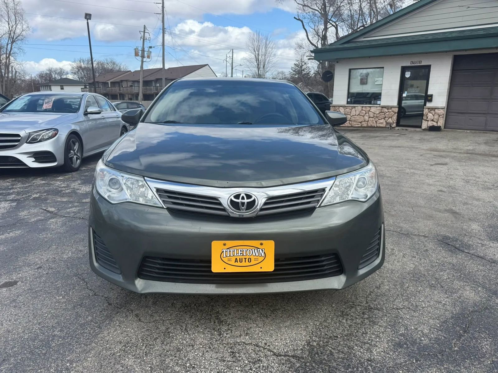 Used 2013 Toyota Camry L image 2
