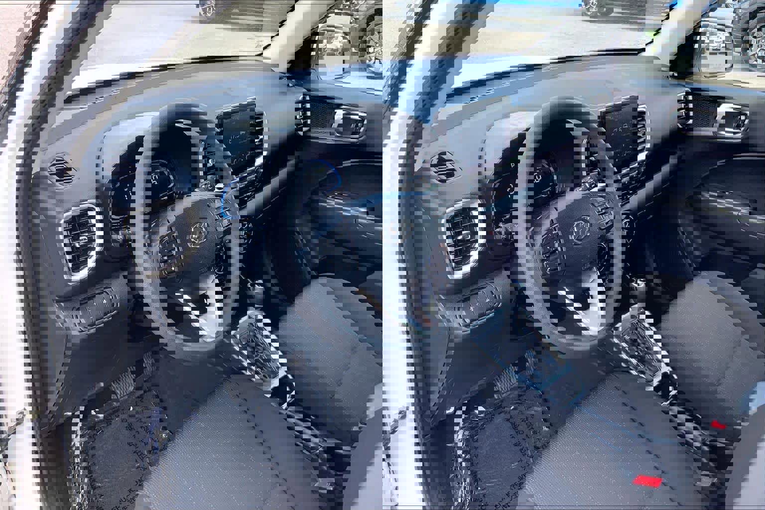 Used 2025 Hyundai Venue SE image 16