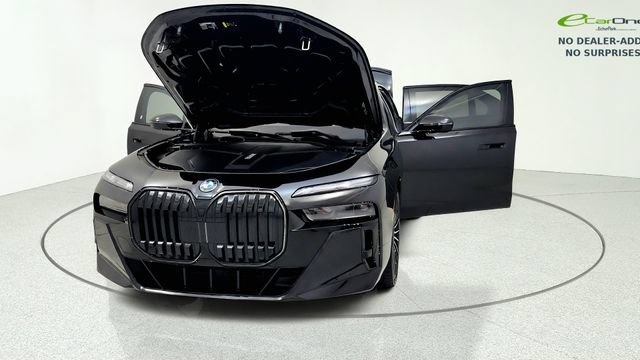 Used 2025 BMW i7 xDrive60 w/ Executive Package RWD image 13