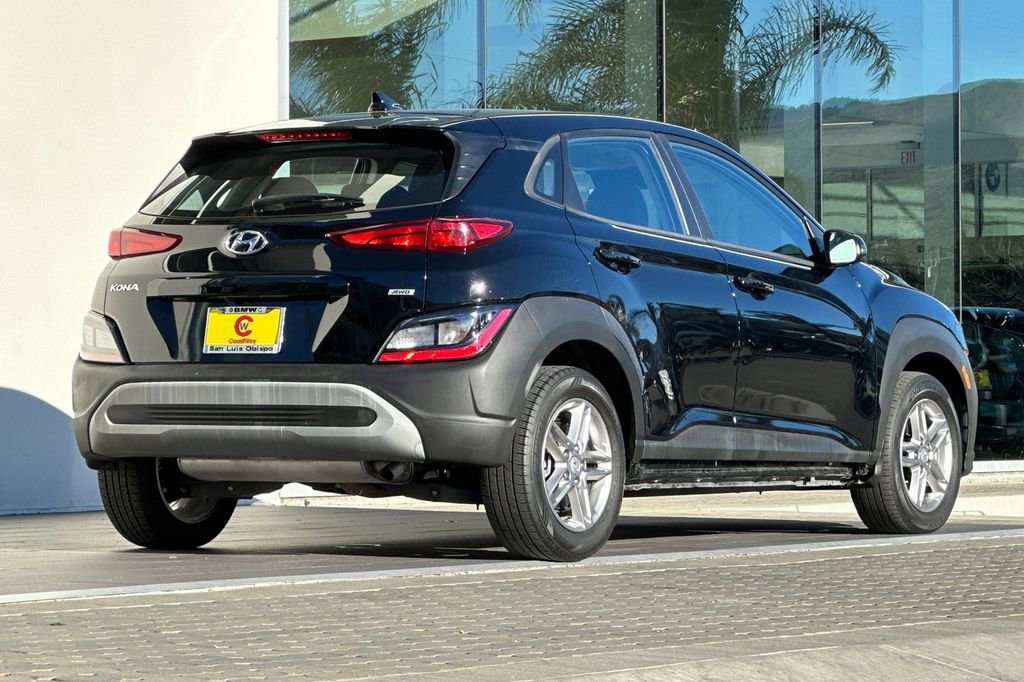 Used 2023 Hyundai Kona SE image 3