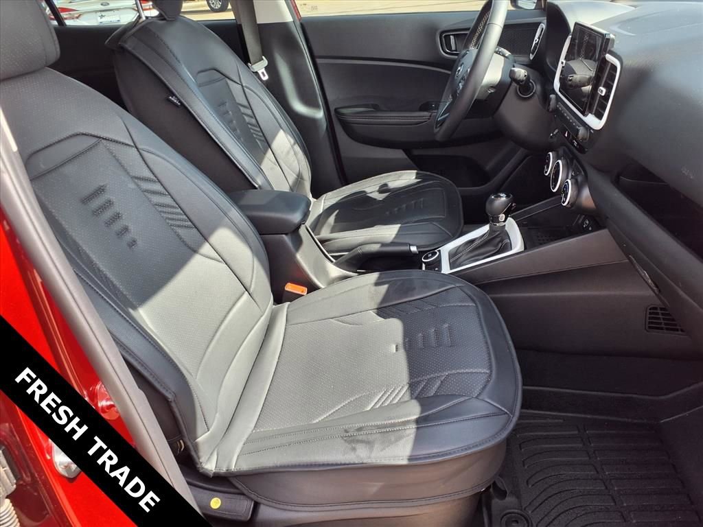 Used 2024 Hyundai Venue Limited image 29