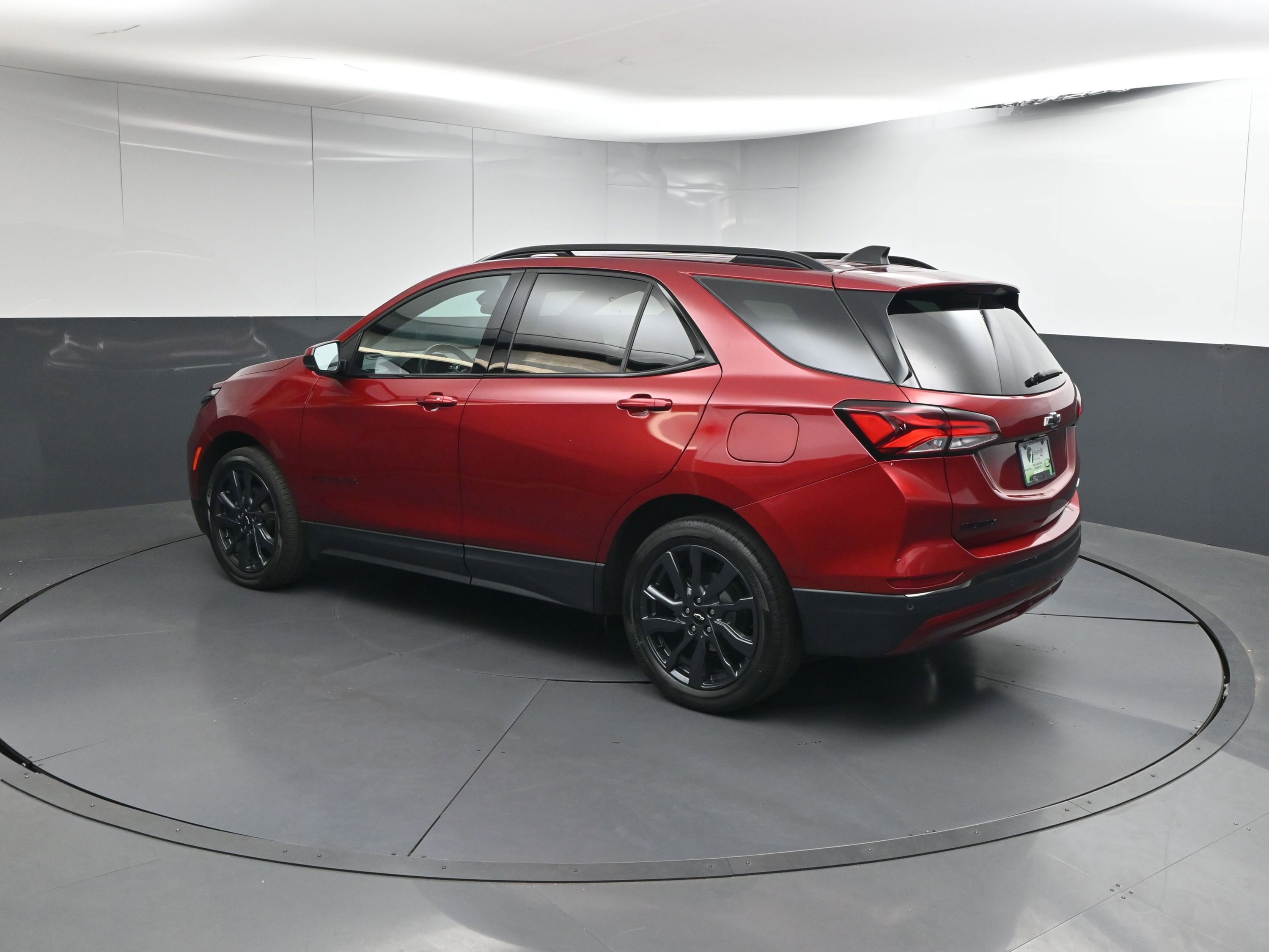 Used 2023 Chevrolet Equinox RS image 3