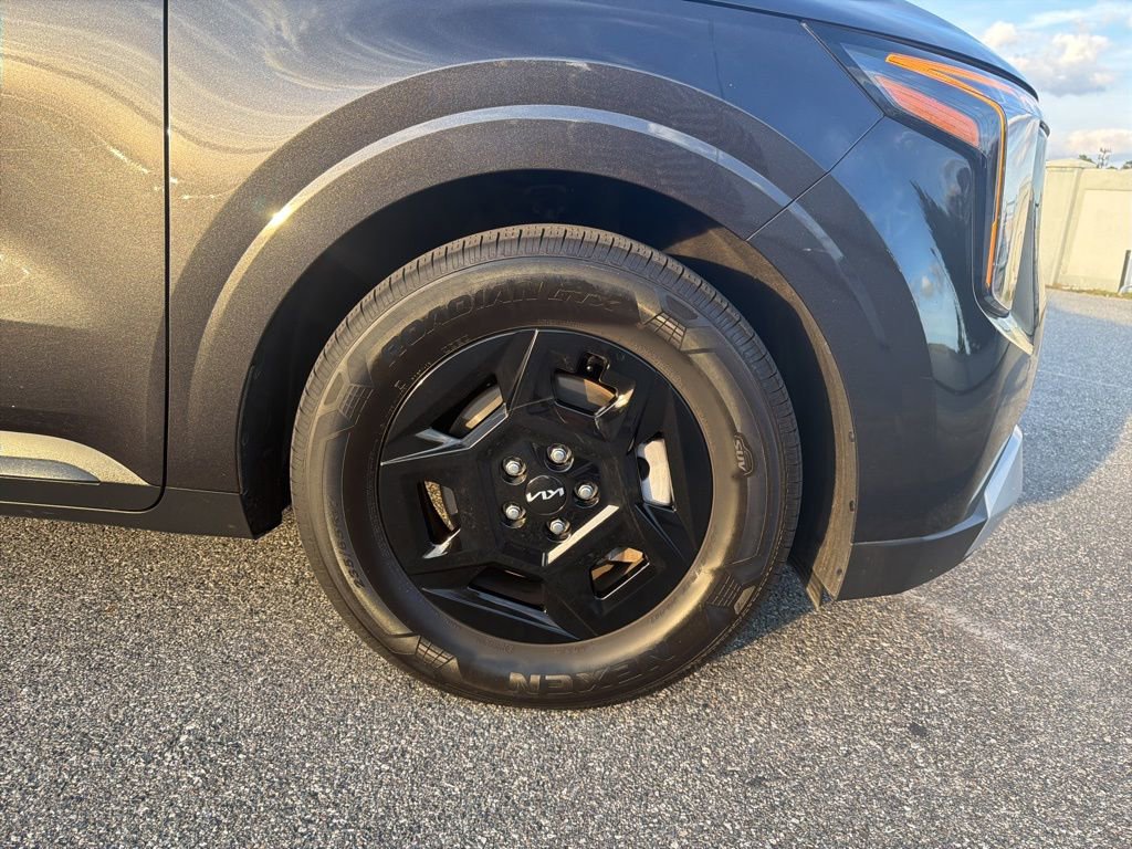 Used 2025 Kia Carnival image 4