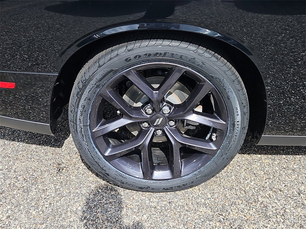 Used 2022 Dodge Challenger R/T w/ Blacktop Package image 9