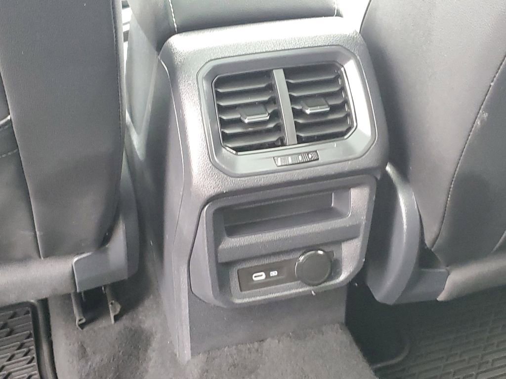 Used 2023 Volkswagen Tiguan SE image 28