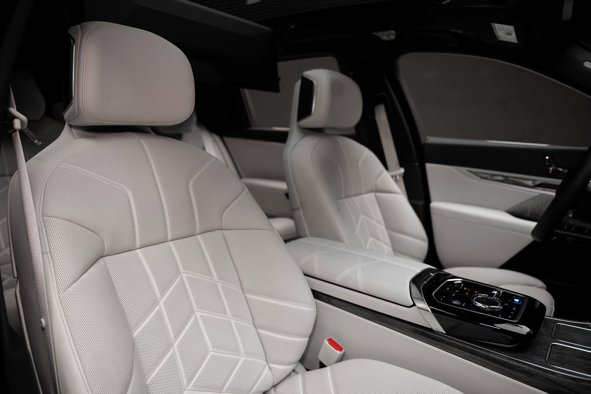 Used 2023 BMW i7 xDrive60 w/ Executive Package 2 image 63