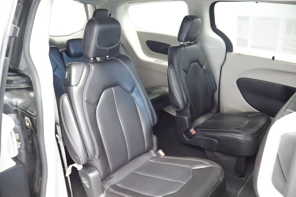 Certified 2023 Chrysler Pacifica Touring-L FWD image 17