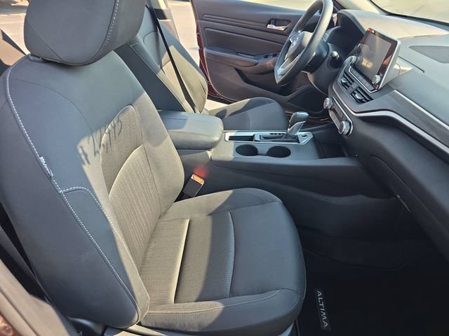 Used 2025 Nissan Altima 2.5 SV FWD image 11