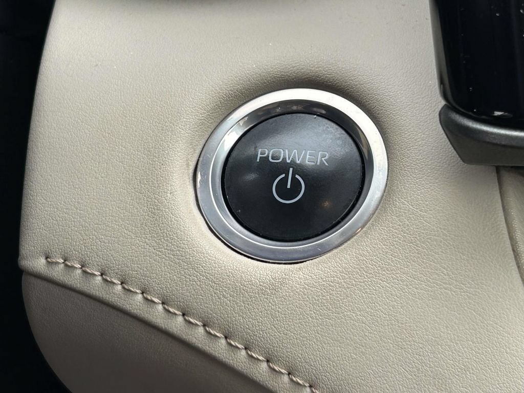 Used 2024 Toyota Highlander XLE AWD/4WD image 29