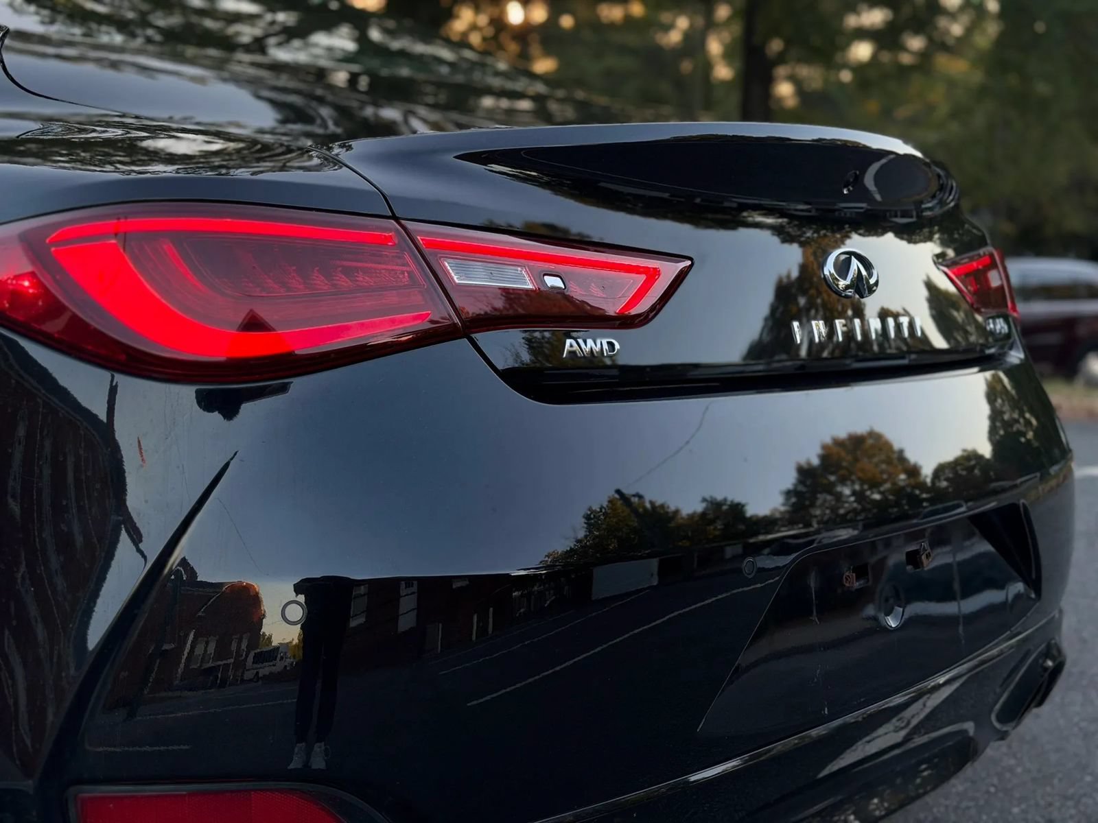 Used 2018 INFINITI Q60 3.0t Luxe w/ Sensory Package 3.0T Luxe AWD/4WD image 19