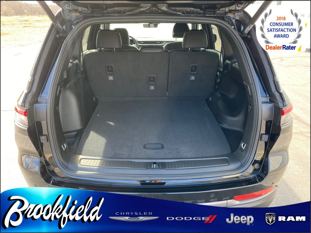 New 2026 Jeep Grand Cherokee Altitude image 13