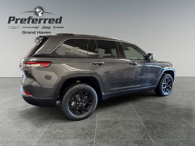 Used 2026 Jeep Grand Cherokee Altitude image 17