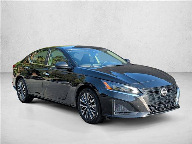 Used 2025 Nissan Altima 2.5 SV FWD image 3