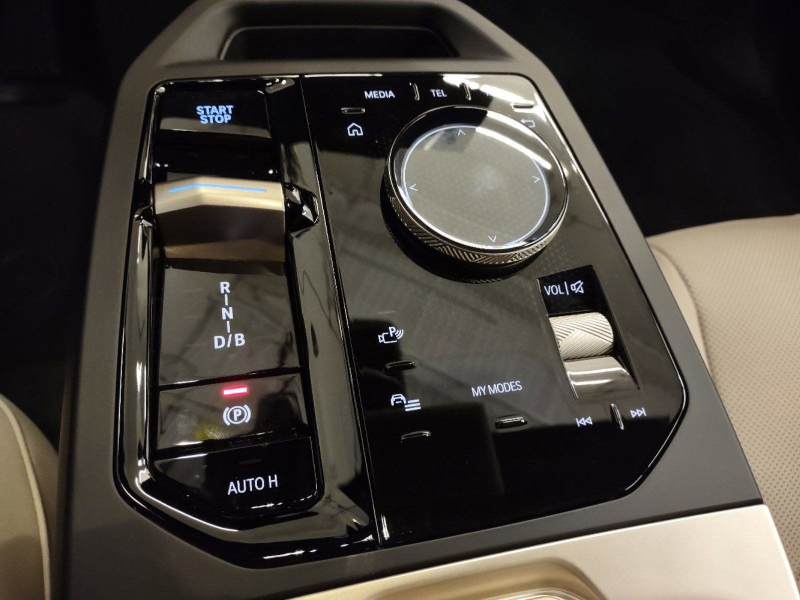 Used 2023 BMW iX xDrive50 image 22