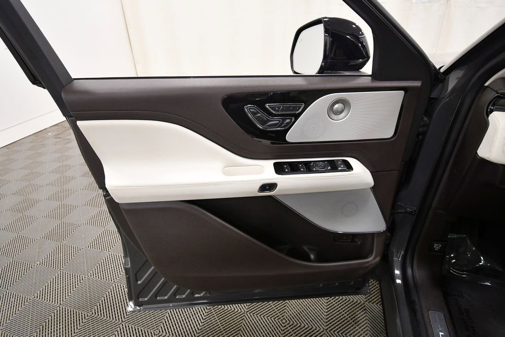 Used 2023 Lincoln Aviator Black Label image 13