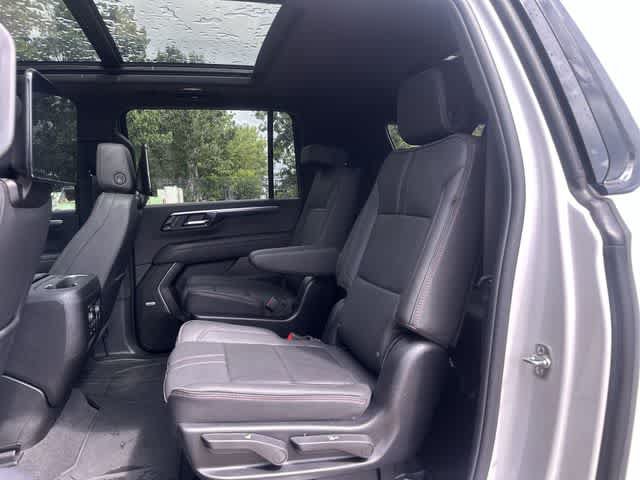 Used 2025 Chevrolet Suburban RST w/ RST Capability Package AWD/4WD image 26
