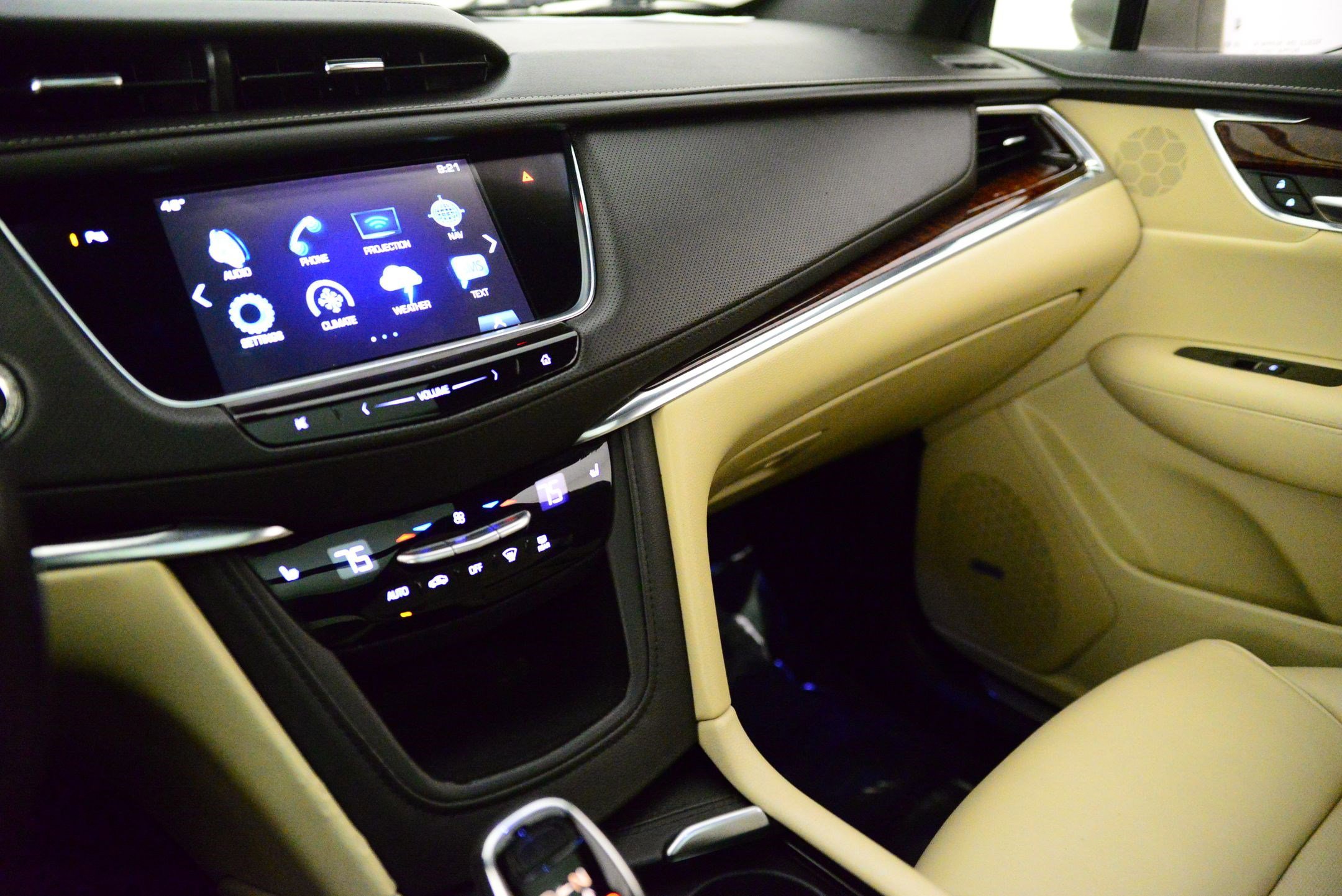 Used 2018 Cadillac XT5 Luxury w/ Driver Awareness Package image 27