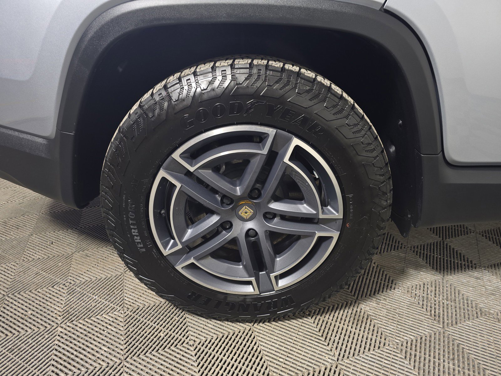 Used 2025 Rivian R1T Adventure AWD/4WD image 12