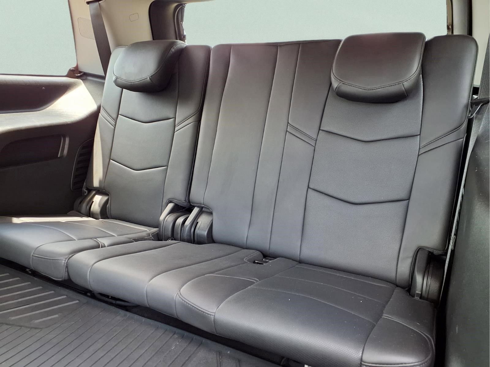 Used 2020 Cadillac Escalade Premium Luxury w/ Escalade Sport Edition AWD/4WD image 12