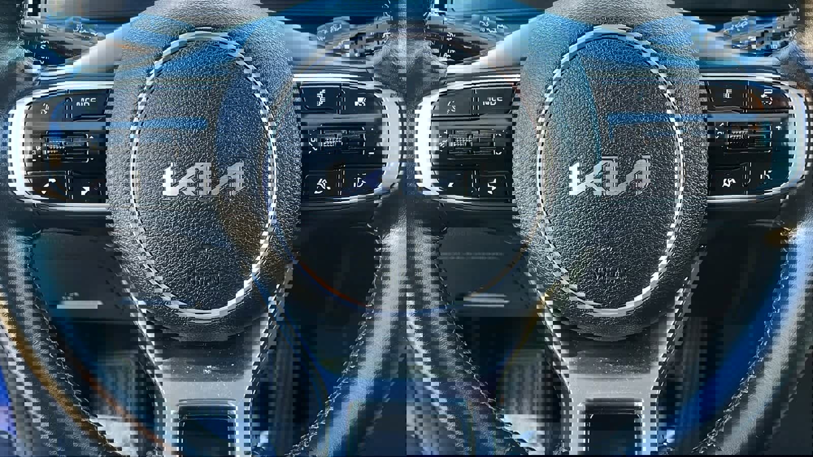 Used 2024 Kia Sportage EX image 12