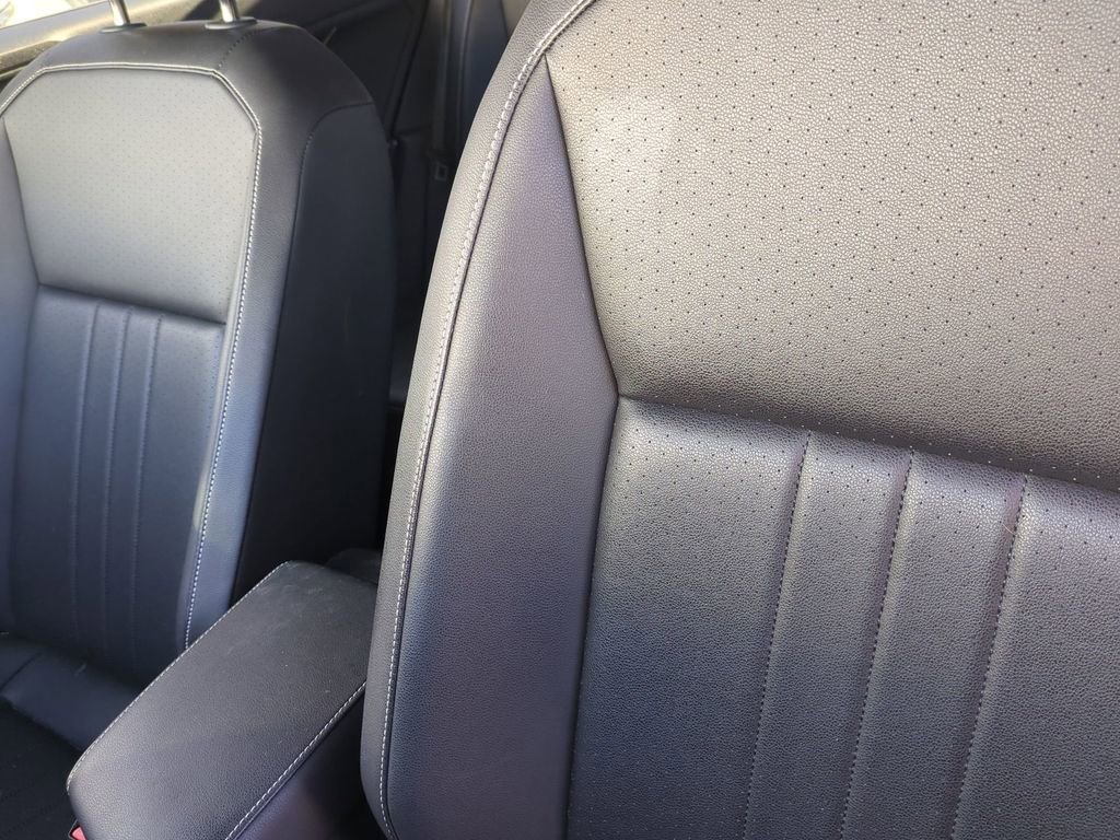 Used 2023 Volkswagen Tiguan SE R-Line image 17