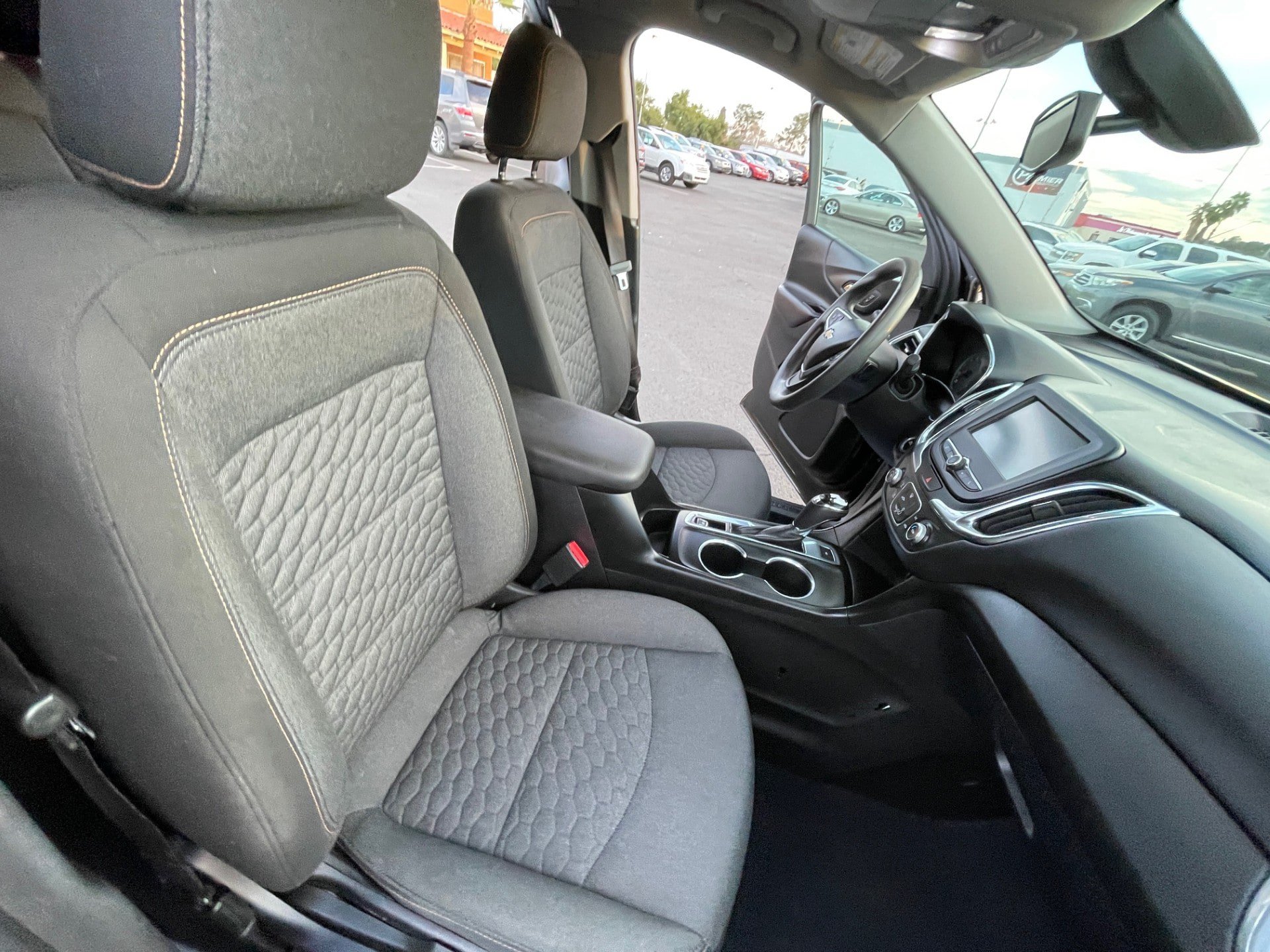 Used 2018 Chevrolet Equinox LT FWD image 26